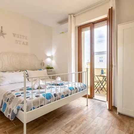 White Star Self Check-in